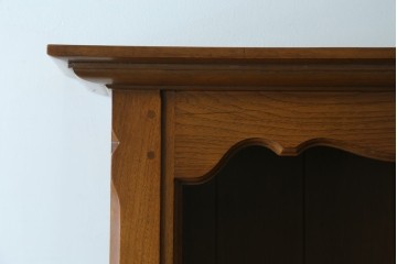 アメリカヴィンテージ　アメリカ輸入家具　DREXEL HERITAGE(ドレクセルヘリテイジ)　 エレガントなデザインが魅力的なキャビネット　(R-050975)