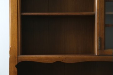 アメリカヴィンテージ　アメリカ輸入家具　DREXEL HERITAGE(ドレクセルヘリテイジ)　 エレガントなデザインが魅力的なキャビネット　(R-050975)