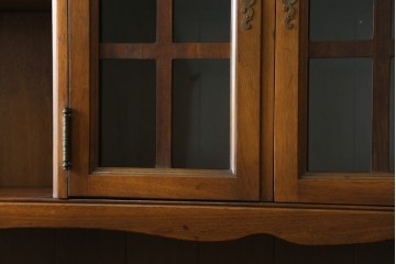 アメリカヴィンテージ　アメリカ輸入家具　DREXEL HERITAGE(ドレクセルヘリテイジ)　 エレガントなデザインが魅力的なキャビネット　(R-050975)