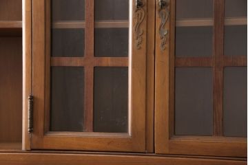 アメリカヴィンテージ　アメリカ輸入家具　DREXEL HERITAGE(ドレクセルヘリテイジ)　 エレガントなデザインが魅力的なキャビネット(カップボード、食器棚、収納棚、ビンテージ)(R-050975)
