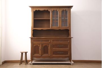 アメリカヴィンテージ　アメリカ輸入家具　DREXEL HERITAGE(ドレクセルヘリテイジ)　 エレガントなデザインが魅力的なキャビネット(カップボード、食器棚、収納棚、ビンテージ)(R-050975)