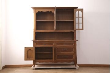 アメリカヴィンテージ　アメリカ輸入家具　DREXEL HERITAGE(ドレクセルヘリテイジ)　 エレガントなデザインが魅力的なキャビネット(カップボード、食器棚、収納棚、ビンテージ)(R-050975)