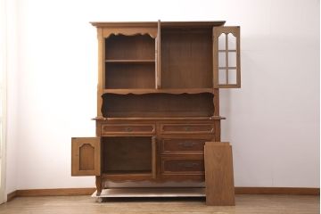 アメリカヴィンテージ　アメリカ輸入家具　DREXEL HERITAGE(ドレクセルヘリテイジ)　 エレガントなデザインが魅力的なキャビネット(カップボード、食器棚、収納棚、ビンテージ)(R-050975)