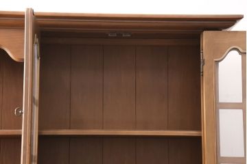 アメリカヴィンテージ　アメリカ輸入家具　DREXEL HERITAGE(ドレクセルヘリテイジ)　 エレガントなデザインが魅力的なキャビネット(カップボード、食器棚、収納棚、ビンテージ)(R-050975)