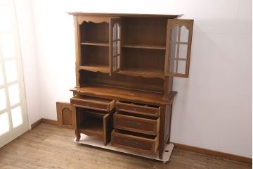アメリカヴィンテージ　アメリカ輸入家具　DREXEL HERITAGE(ドレクセルヘリテイジ)　 エレガントなデザインが魅力的なキャビネット(カップボード、食器棚、収納棚、ビンテージ)(R-050975)