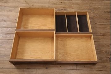 アメリカヴィンテージ　アメリカ輸入家具　DREXEL HERITAGE(ドレクセルヘリテイジ)　 エレガントなデザインが魅力的なキャビネット(カップボード、食器棚、収納棚、ビンテージ)(R-050975)