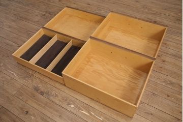 アメリカヴィンテージ　アメリカ輸入家具　DREXEL HERITAGE(ドレクセルヘリテイジ)　 エレガントなデザインが魅力的なキャビネット(カップボード、食器棚、収納棚、ビンテージ)(R-050975)