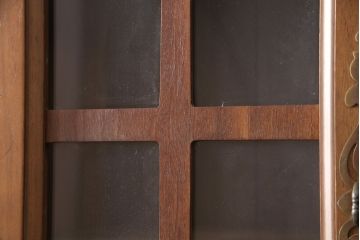 アメリカヴィンテージ　アメリカ輸入家具　DREXEL HERITAGE(ドレクセルヘリテイジ)　 エレガントなデザインが魅力的なキャビネット(カップボード、食器棚、収納棚、ビンテージ)(R-050975)
