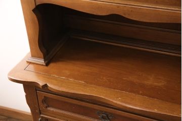 アメリカヴィンテージ　アメリカ輸入家具　DREXEL HERITAGE(ドレクセルヘリテイジ)　 エレガントなデザインが魅力的なキャビネット(カップボード、食器棚、収納棚、ビンテージ)(R-050975)