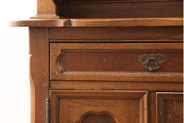 アメリカヴィンテージ　アメリカ輸入家具　DREXEL HERITAGE(ドレクセルヘリテイジ)　 エレガントなデザインが魅力的なキャビネット(カップボード、食器棚、収納棚、ビンテージ)(R-050975)