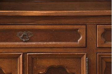 アメリカヴィンテージ　アメリカ輸入家具　DREXEL HERITAGE(ドレクセルヘリテイジ)　 エレガントなデザインが魅力的なキャビネット(カップボード、食器棚、収納棚、ビンテージ)(R-050975)