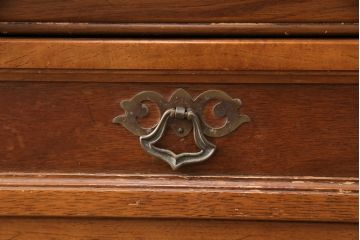 アメリカヴィンテージ　アメリカ輸入家具　DREXEL HERITAGE(ドレクセルヘリテイジ)　 エレガントなデザインが魅力的なキャビネット(カップボード、食器棚、収納棚、ビンテージ)(R-050975)