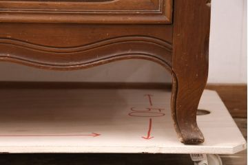 アメリカヴィンテージ　アメリカ輸入家具　DREXEL HERITAGE(ドレクセルヘリテイジ)　 エレガントなデザインが魅力的なキャビネット(カップボード、食器棚、収納棚、ビンテージ)(R-050975)