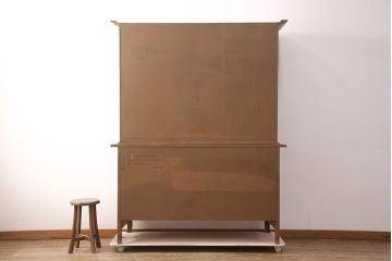 アメリカヴィンテージ　アメリカ輸入家具　DREXEL HERITAGE(ドレクセルヘリテイジ)　 エレガントなデザインが魅力的なキャビネット(カップボード、食器棚、収納棚、ビンテージ)(R-050975)
