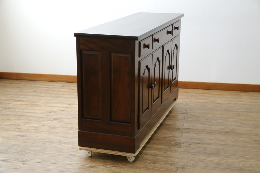 中古　美品　松本民芸家具　和・洋どちらの空間にも合わせやすいシックなサイドボード　(R-050977)