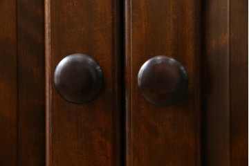 中古　美品　松本民芸家具　和・洋どちらの空間にも合わせやすいシックなサイドボード　(R-050977)