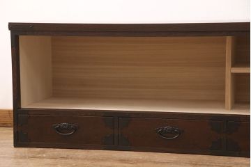 中古　美品　落ち着いた空間づくりにおすすめ!上品な雰囲気を醸しだす民芸箪笥のローボード(テレビ台、テレビボード、リビングボード)(R-050978)