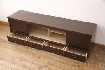 中古　美品　落ち着いた空間づくりにおすすめ!上品な雰囲気を醸しだす民芸箪笥のローボード(テレビ台、テレビボード、リビングボード)(R-050978)