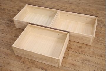 中古　美品　天板リメイク　衣装盆付き　収納力抜群が嬉しい!上品な佇まいが魅力の民芸箪笥ローボード(ローチェスト、テレビ台、テレビボード、リビングボード)(R-050979)