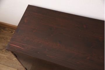 中古　美品　天板リメイク　衣装盆付き　収納力抜群が嬉しい!上品な佇まいが魅力の民芸箪笥ローボード(ローチェスト、テレビ台、テレビボード、リビングボード)(R-050979)