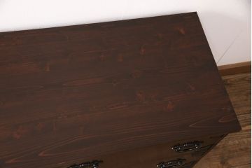 中古　美品　天板リメイク　衣装盆付き　収納力抜群が嬉しい!上品な佇まいが魅力の民芸箪笥ローボード(ローチェスト、テレビ台、テレビボード、リビングボード)(R-050979)