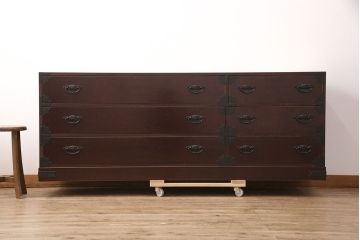 中古　美品　天板リメイク　落ち着いた空間づくりにおすすめ!上品な佇まいが魅力の民芸箪笥ローボード(ローチェスト、テレビ台、テレビボード、リビングボード)(R-050980)