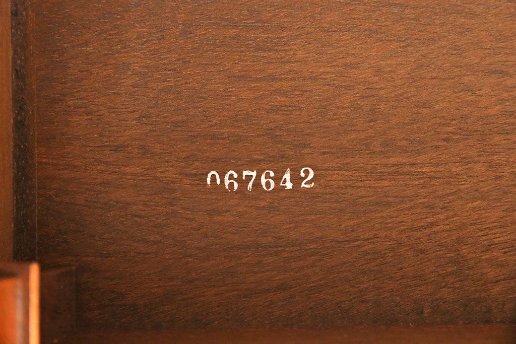 中古　美品　マホガニー材　DREXEL HERITAGE(ドレクセルヘリテイジ)　Triune(トライユン)　カクテルテーブル(センターテーブル、リビングテーブル)(定価約21万円)(R-050981)