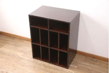 中古　超美品　特注　岩谷堂箪笥　シンプルながらもどこか威厳を漂わせる収納棚(マス目棚、本棚、レコードラック)(R-050988)