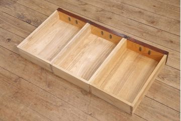 中古　岩谷堂箪笥　菊幸作　くっきりした木目が印象的な収納棚(茶箪笥、サイドキャビネット、飾り棚)(定価約40万円)(R-050989)