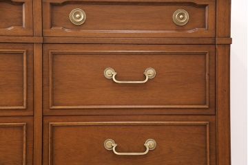 中古　美品　DREXEL HERITAGE(ドレクセルヘリテイジ)　Triune(トライユン)　気品あふれる佇まいが魅力のマホガニー材製サイドボード(チェスト、引き出し)(定価約70万円)(R-050995)