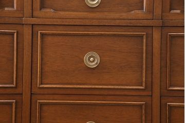 中古　美品　DREXEL HERITAGE(ドレクセルヘリテイジ)　Triune(トライユン)　気品あふれる佇まいが魅力のマホガニー材製サイドボード(チェスト、引き出し)(定価約70万円)(R-050995)