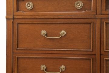 中古　美品　DREXEL HERITAGE(ドレクセルヘリテイジ)　Triune(トライユン)　気品あふれる佇まいが魅力のマホガニー材製サイドボード(チェスト、引き出し)(定価約70万円)(R-050995)