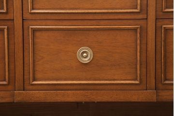 中古　美品　DREXEL HERITAGE(ドレクセルヘリテイジ)　Triune(トライユン)　気品あふれる佇まいが魅力のマホガニー材製サイドボード(チェスト、引き出し)(定価約70万円)(R-050995)