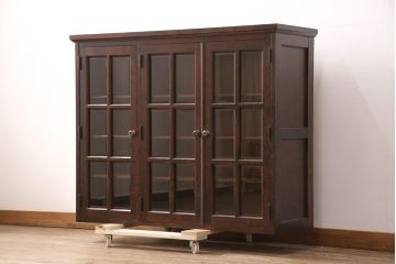 中古　北海道民芸家具　脚または台輪を付けてリメイク!品のある佇まいのキャビネット(食器棚、飾り棚、収納棚)(R-050996)