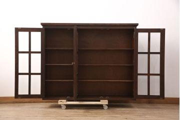 中古　北海道民芸家具　脚または台輪を付けてリメイク!品のある佇まいのキャビネット(食器棚、飾り棚、収納棚)(R-050996)