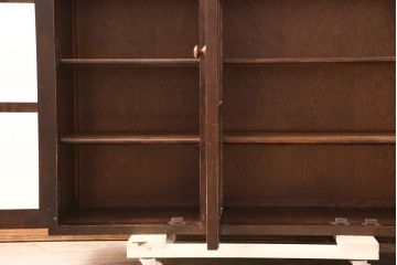 中古　北海道民芸家具　脚または台輪を付けてリメイク!品のある佇まいのキャビネット(食器棚、飾り棚、収納棚)(R-050996)