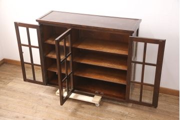 中古　北海道民芸家具　脚または台輪を付けてリメイク!品のある佇まいのキャビネット(食器棚、飾り棚、収納棚)(R-050996)
