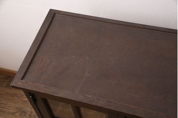 中古　北海道民芸家具　脚または台輪を付けてリメイク!品のある佇まいのキャビネット(食器棚、飾り棚、収納棚)(R-050996)