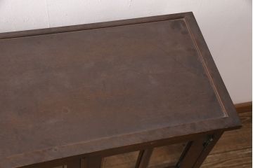中古　北海道民芸家具　脚または台輪を付けてリメイク!品のある佇まいのキャビネット(食器棚、飾り棚、収納棚)(R-050996)