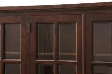 中古　北海道民芸家具　脚または台輪を付けてリメイク!品のある佇まいのキャビネット(食器棚、飾り棚、収納棚)(R-050996)