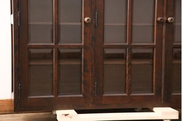 中古　北海道民芸家具　脚または台輪を付けてリメイク!品のある佇まいのキャビネット(食器棚、飾り棚、収納棚)(R-050996)