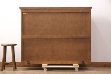 中古　北海道民芸家具　脚または台輪を付けてリメイク!品のある佇まいのキャビネット(食器棚、飾り棚、収納棚)(R-050996)