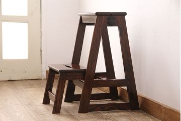 中古　美品　岩谷堂箪笥　漆塗り　特注品!巾着金具がアクセントのケヤキ材製踏み台(ステップ、花台、飾り台)(R-051000)