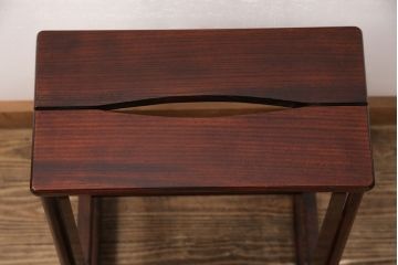 中古　美品　岩谷堂箪笥　漆塗り　特注品!巾着金具がアクセントのケヤキ材製踏み台(ステップ、花台、飾り台)(R-051000)