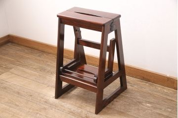 中古　美品　岩谷堂箪笥　漆塗り　特注品!巾着金具がアクセントのケヤキ材製踏み台(ステップ、花台、飾り台)(R-051000)