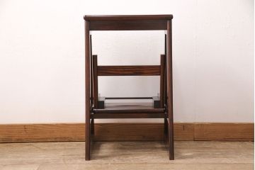 中古　美品　岩谷堂箪笥　漆塗り　特注品!巾着金具がアクセントのケヤキ材製踏み台(ステップ、花台、飾り台)(R-051000)