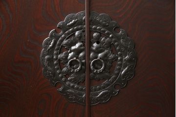 中古　岩谷堂箪笥　台輪付きリメイク　和の趣あふれる衣装盆付きサイドボード(引き出し、着物箪笥、衣装タンス、サイドチェスト、収納棚)(R-051001)