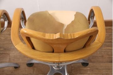 ジャンク品　ナラ材　背もたれなどの凝ったつくりがお洒落なカットチェア3脚セット(スタイリングチェア、バーバーチェア、回転イス)(R-051008)