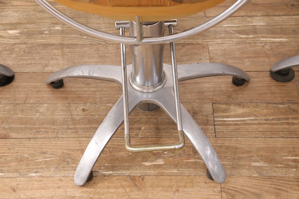 ジャンク品　ナラ材　背もたれなどの凝ったつくりがお洒落なカットチェア3脚セット(スタイリングチェア、バーバーチェア、回転イス)(R-051008)