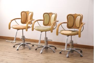 ジャンク品　ナラ材　背もたれなどの凝ったつくりがお洒落なカットチェア3脚セット(スタイリングチェア、バーバーチェア、回転イス)(R-051008)